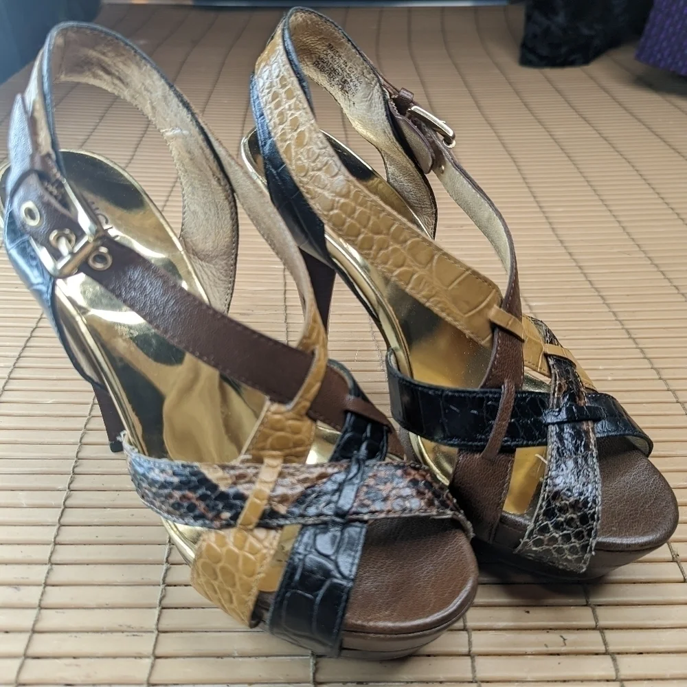 Michael Kors women's sz 7M platform sandal 4.5